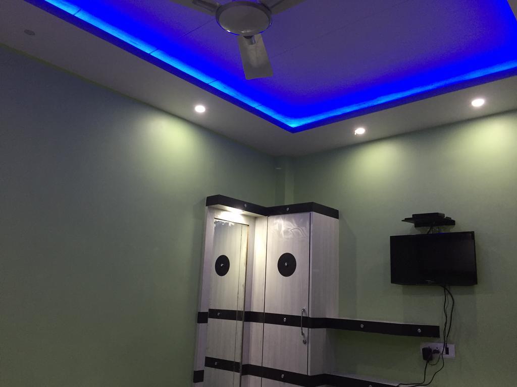 Oyo 75627 New Ankit Guest House Varanasi Rum bild