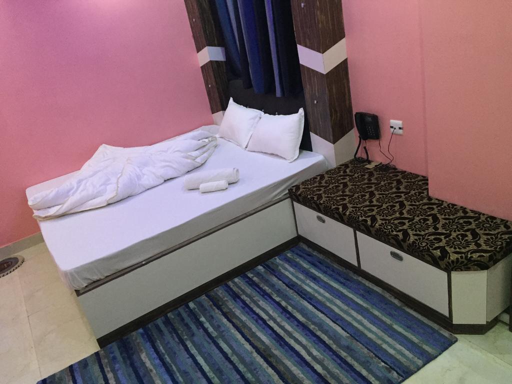 Oyo 75627 New Ankit Guest House Varanasi Exteriör bild